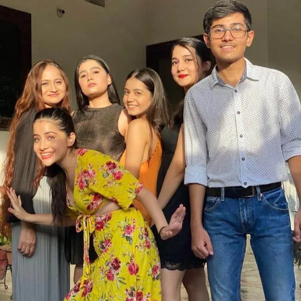 Urfi Javed's family is squad goals; check out her cool mom, sisters and  brother's pictures