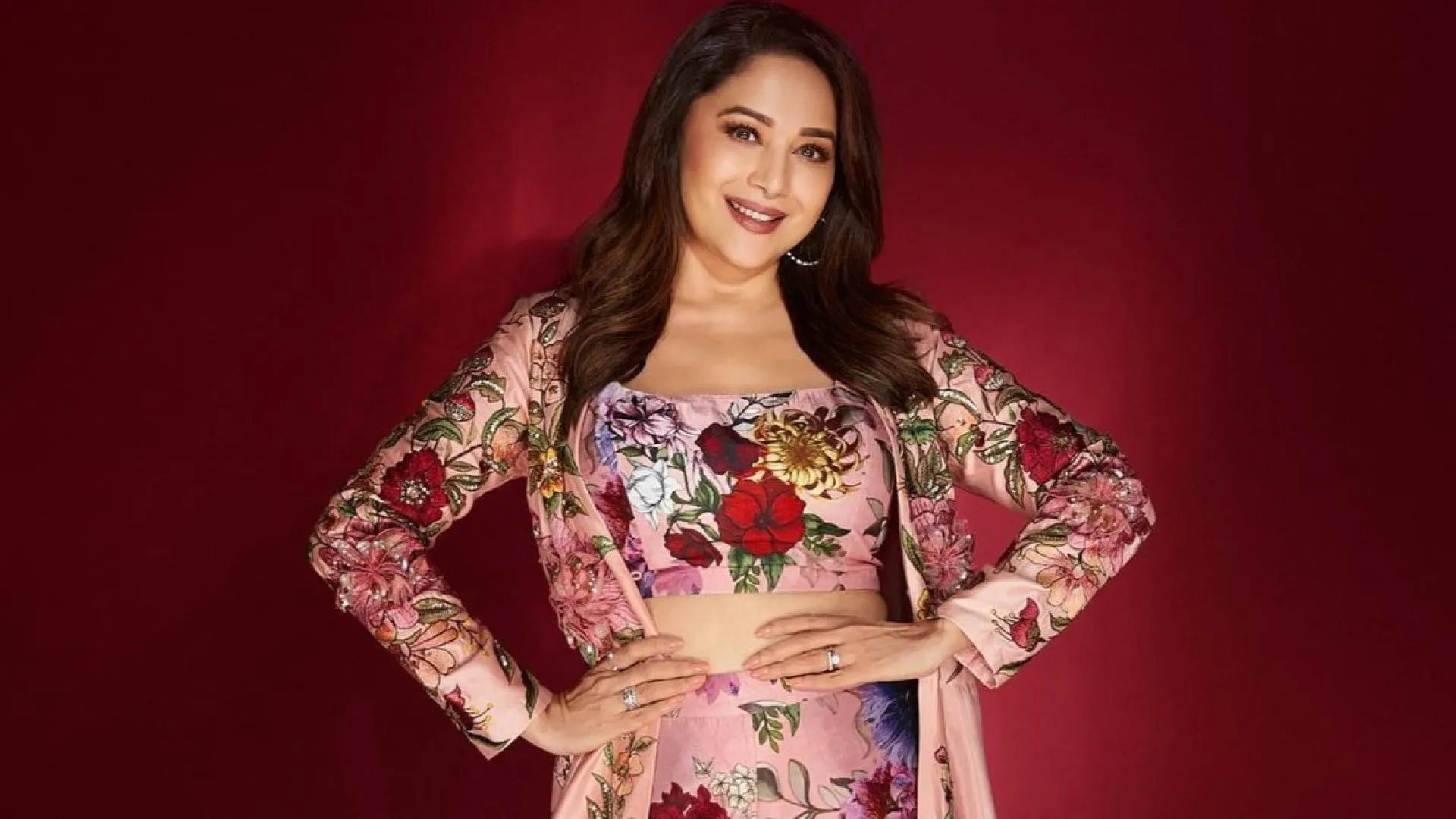 3 times Madhuri Dixit's anarkalis were the best alternative to heavy kurtas