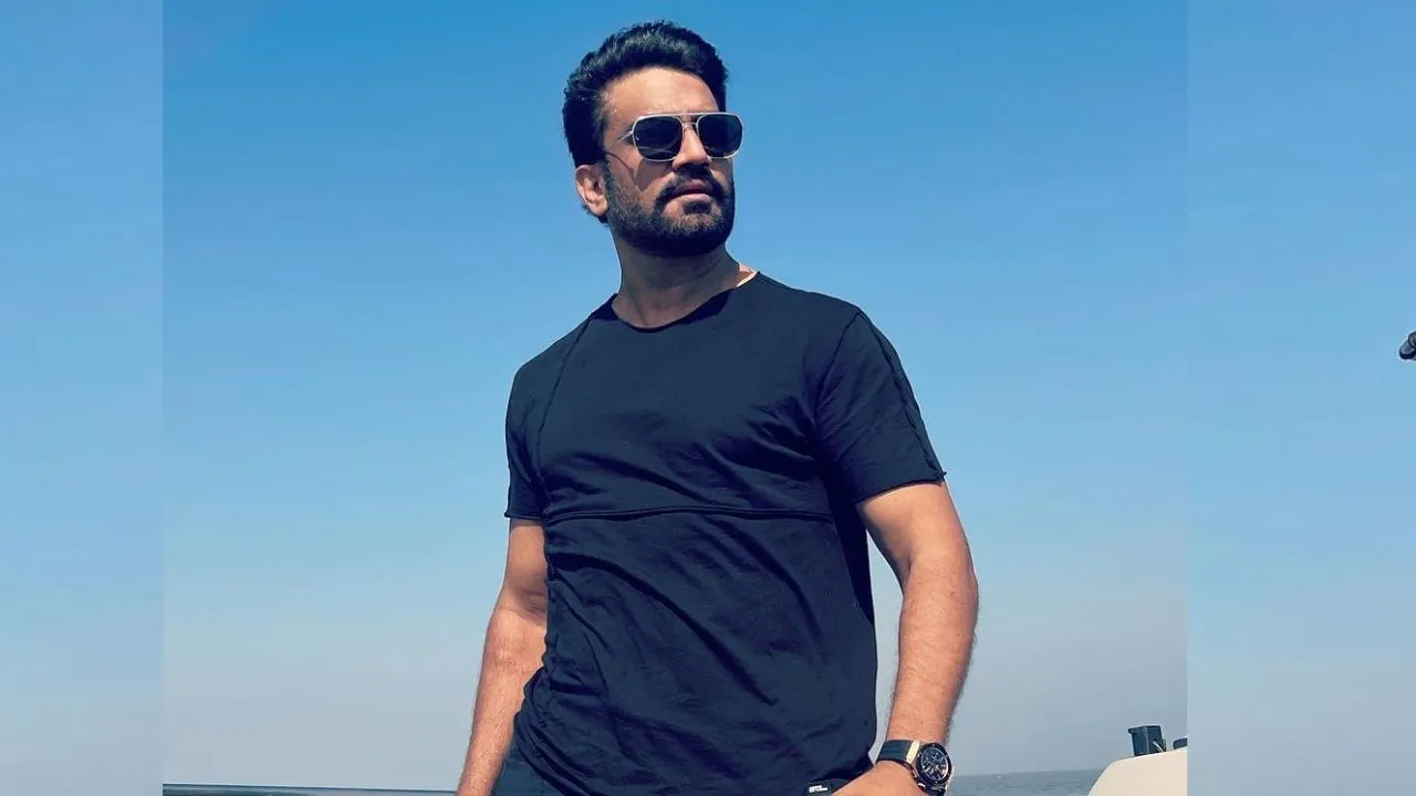 This popular TV actor was kicked out of the show on the very first day, the pain came out after years | TV actor Sharad Kelkar confessed he was kicked out of his first show