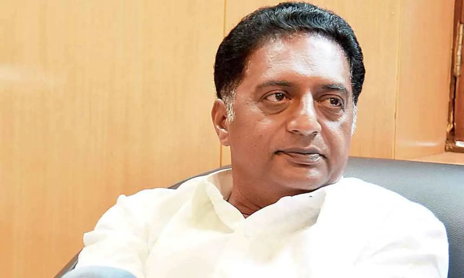 फिलिस्तीन की कश्मीर से तुलना कर एक बार फिर विवादों में घिरे अभिनेता प्रकाश  राज - Actor Prakash Raj once again embroiled in controversy Ghamasan News