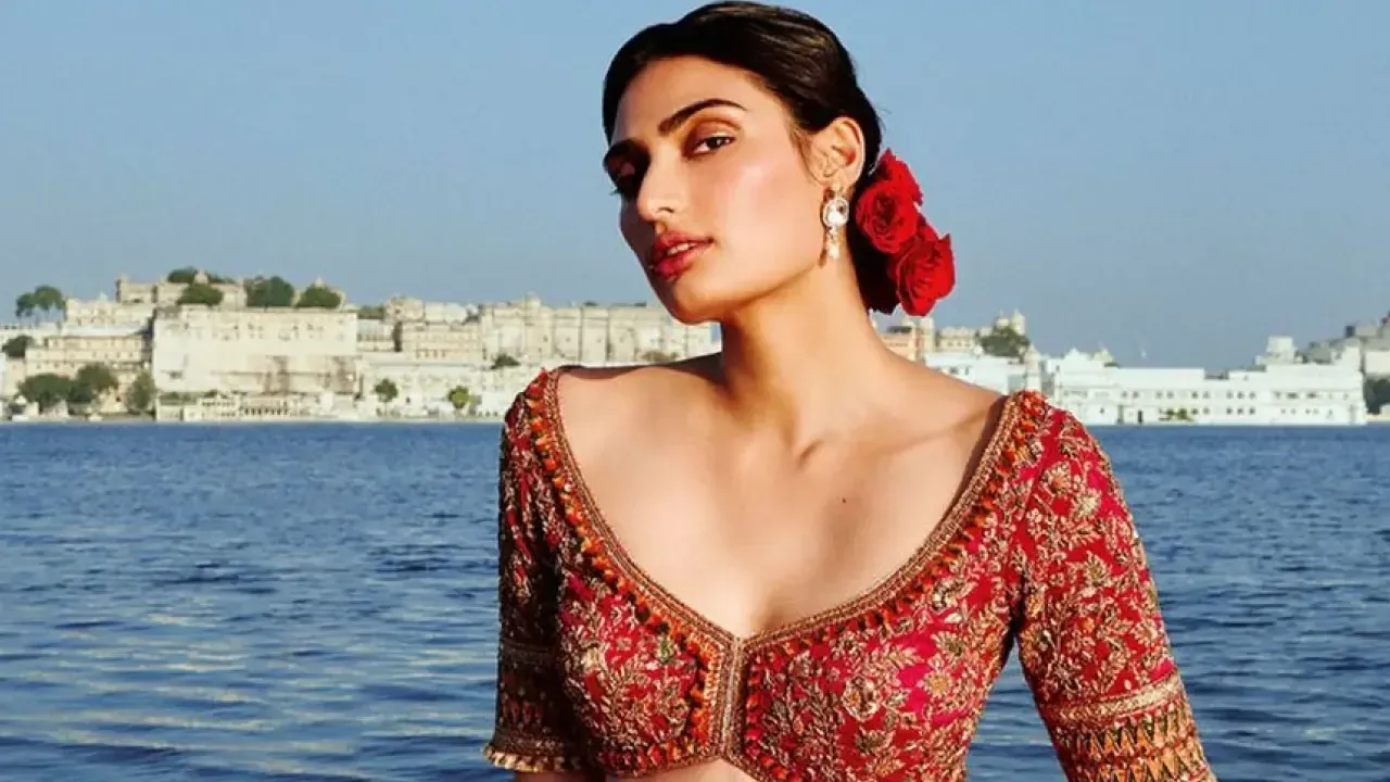Athiya Shetty Age, Height, Weight, Wiki, Biography, Family, And More -  UnfoldedStars.in