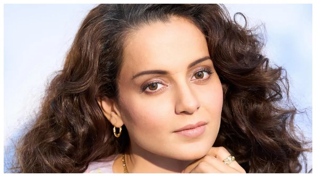 मनाली की ठंड में तेज बार‍िश में Kangana Ranaut की रैली ने बढ़ाई गर्मी,  ब‍िना छाते भीगते हुए क‍िया प्रचार, VIDEO - Kangana Ranaut campaigning in  heavy rain old manali BJP Lok