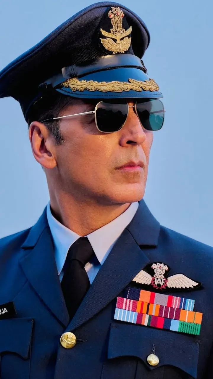 Sky Force movie based on real story Akshay Kumar, Sara Ali Khan to Veer  Pahariya character, Film Star Cast- किसके ऊपर बनी है स्काई फोर्स