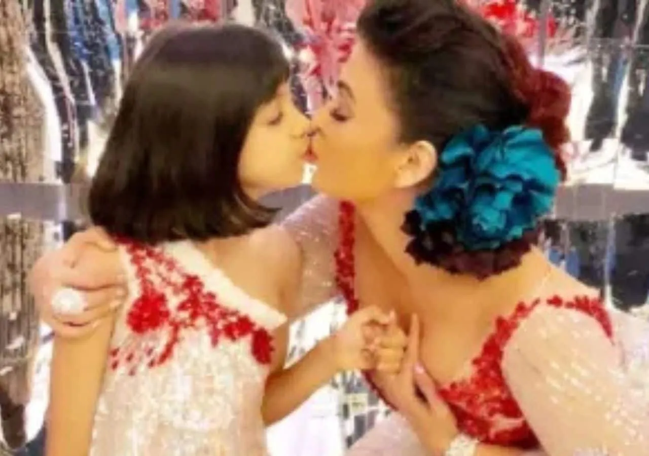 Aishwarya Aaradhya Bachchan  kiss