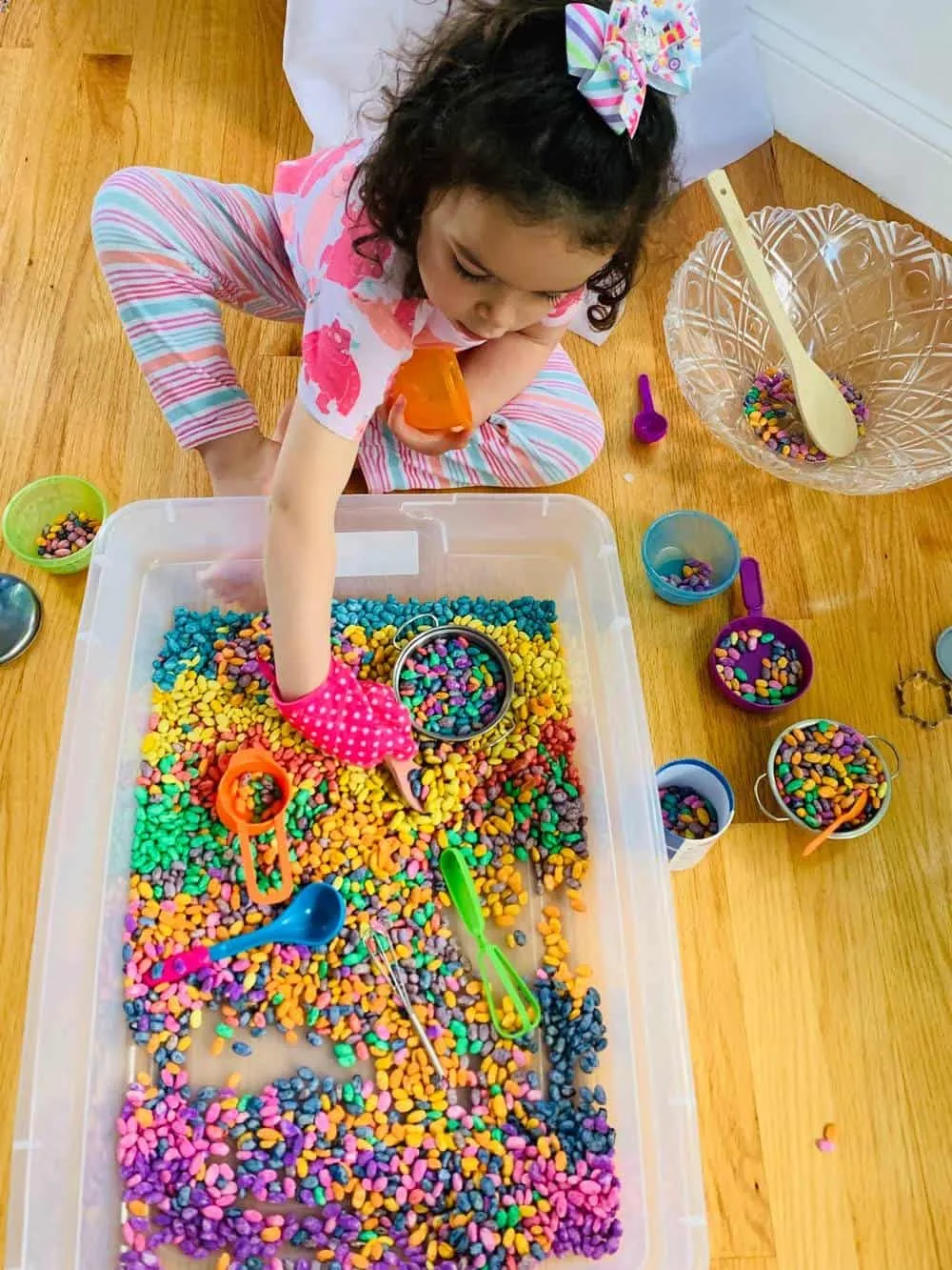 Playing with the magic bean soup - colored bean sensory bin for toddlers  and preschoolers - My Bored Toddler