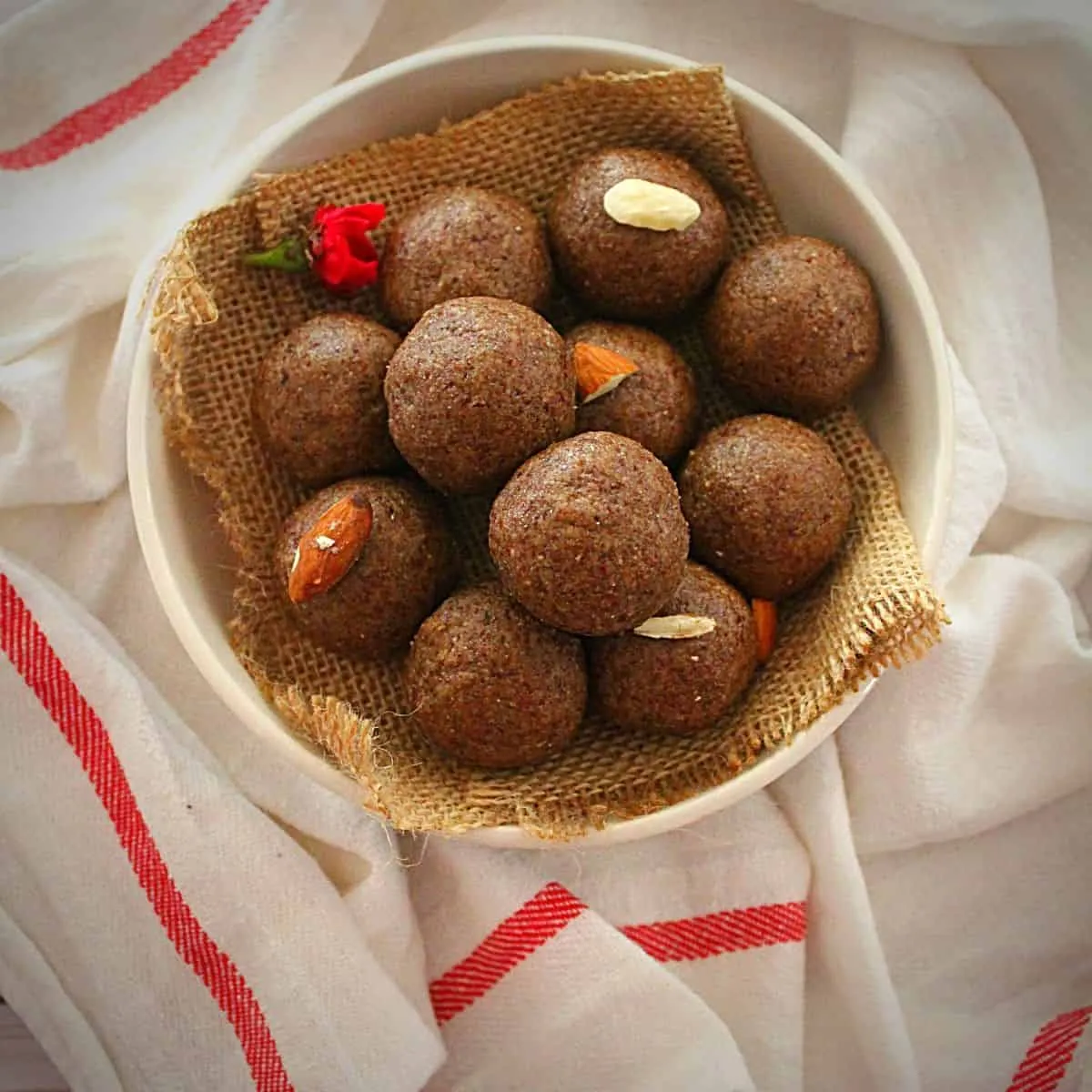 Flax Seed Ladoo (with jaggery) - Madhu's Everyday Indian