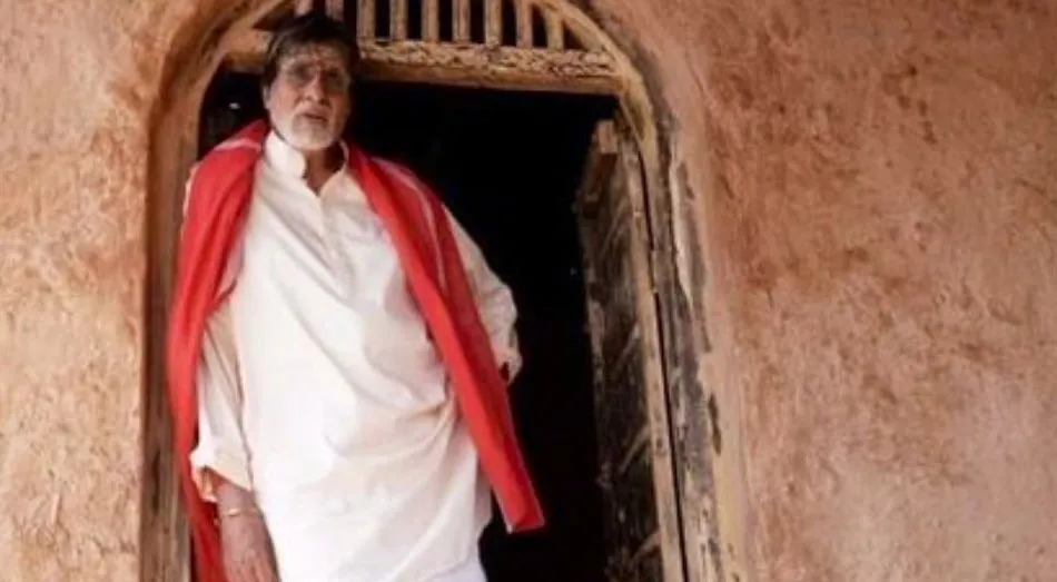Amitabh Bachchan's Look In Tamil Film Uyarndha Manithan Revealed