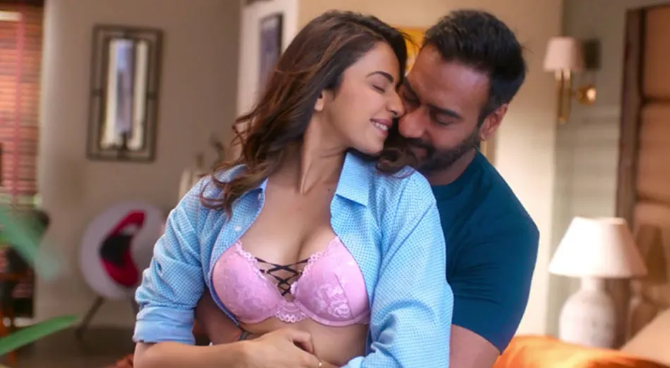 De De Pyaar De Movie Review: An Easy-Breezy Rom-Com