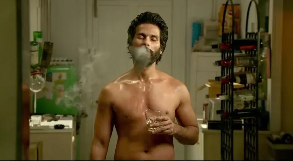Shahid Kapoor’s Kabir Singh Is An Alcoholic, Cocaine-Snorting Doctor