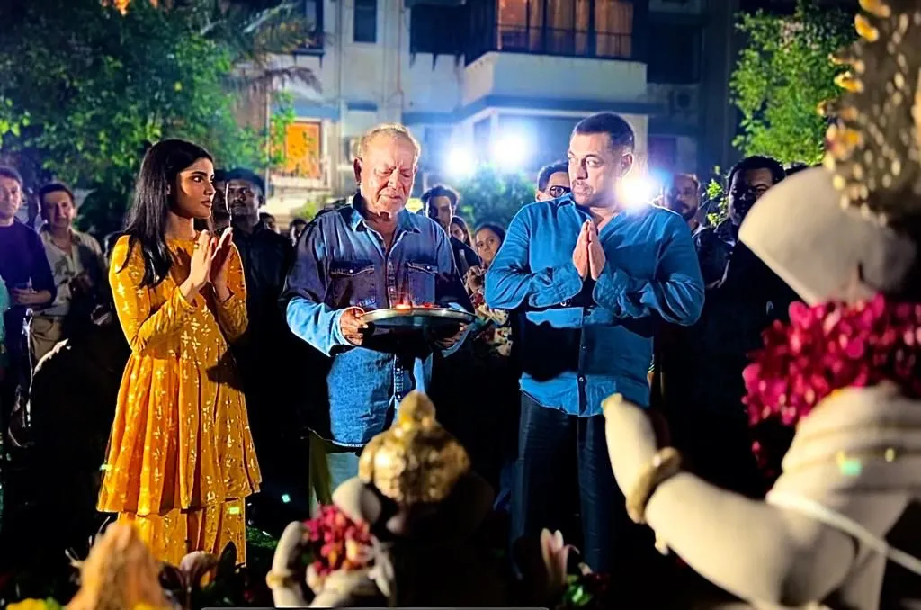 Salman Khan Salim Khan Alizeh Agnihotri