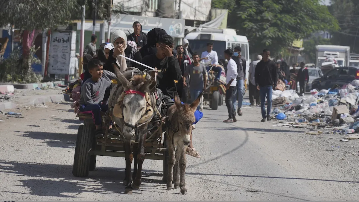 Palestinians flee northern Gaza