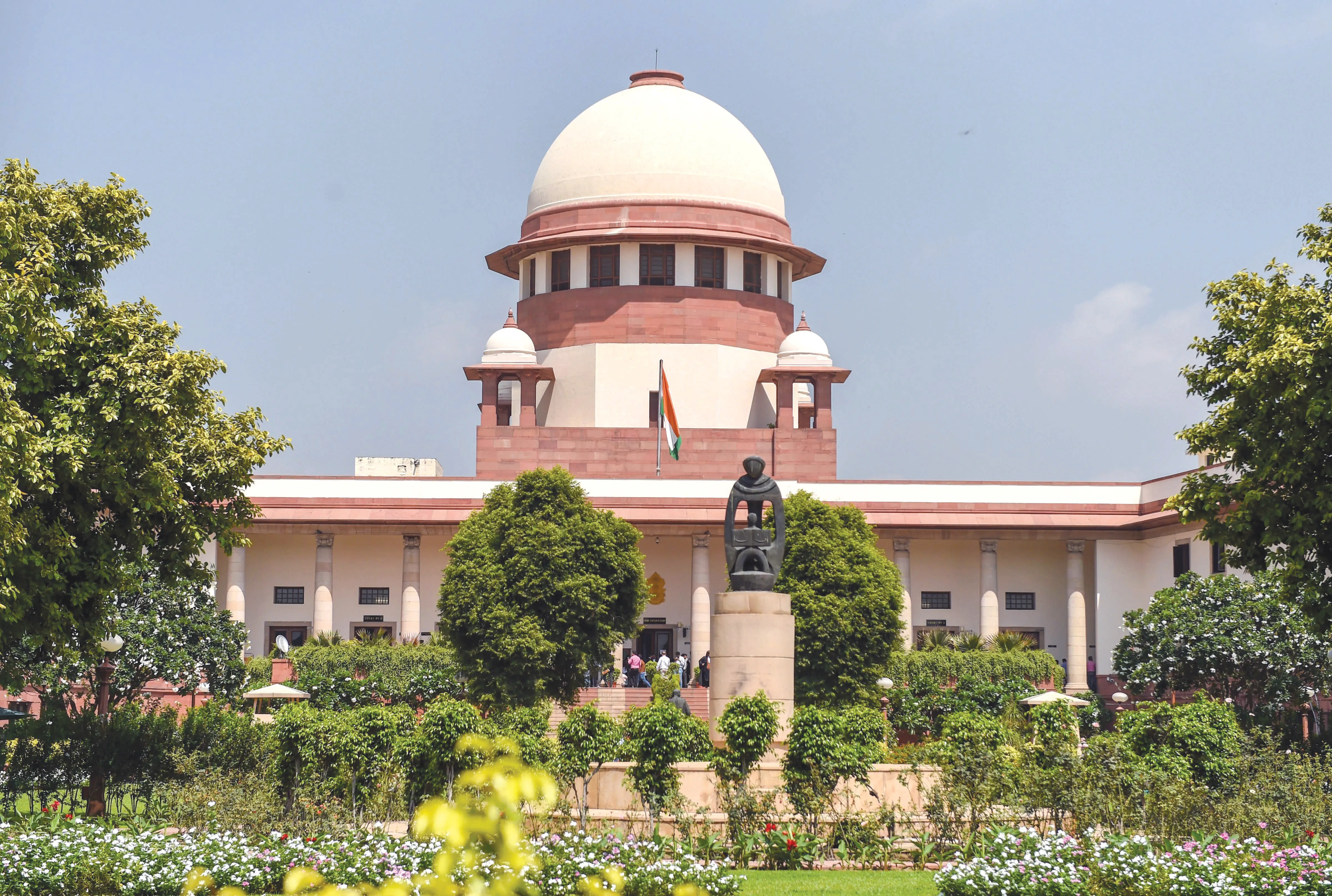 Supreme Court of India lawn