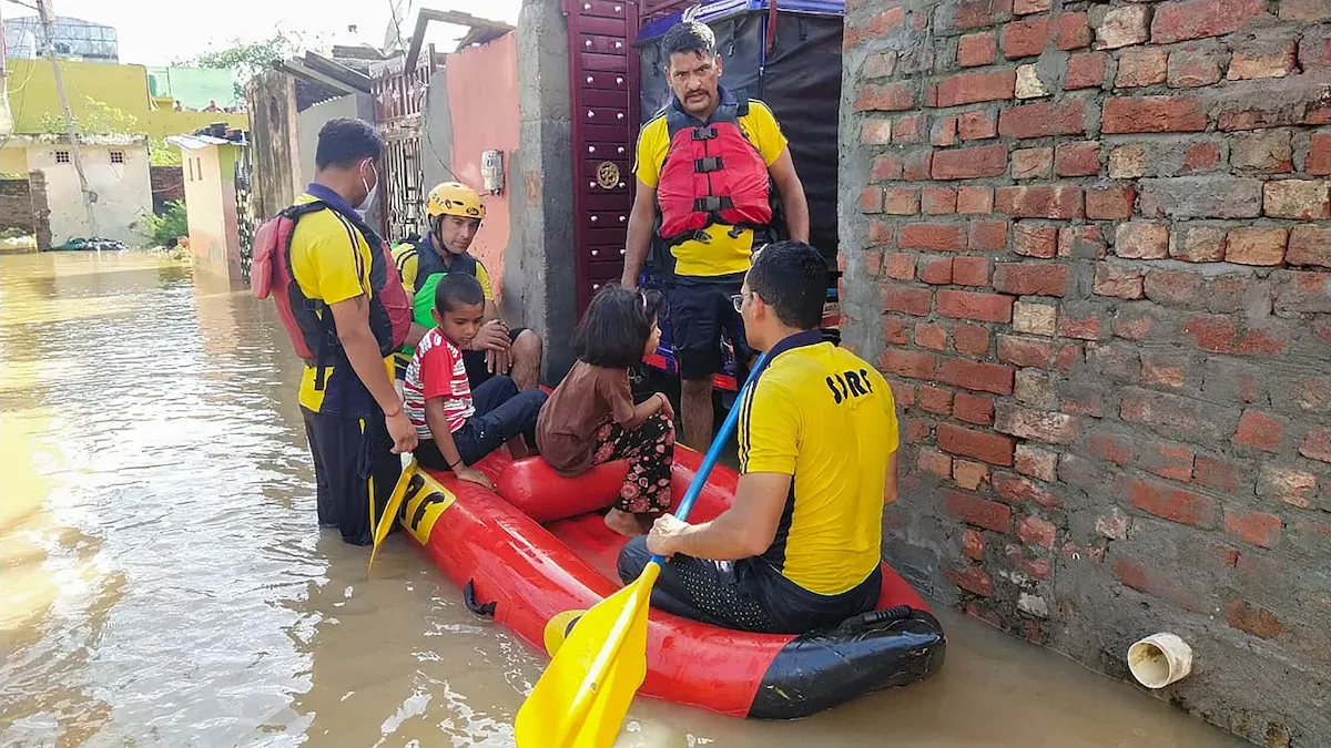 Ganga breaches danger mark