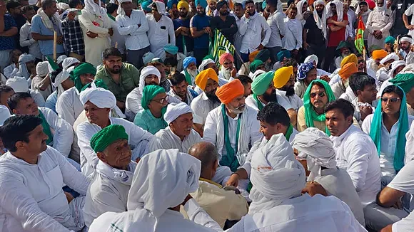 Bhartiya Kisan Union (BKU) leader Rakesh Tikait with other farmer leaders and supporters protest regarding Minimum support price (MSP) for sunflower seeds at Pipli in Kurukshetra on June 13