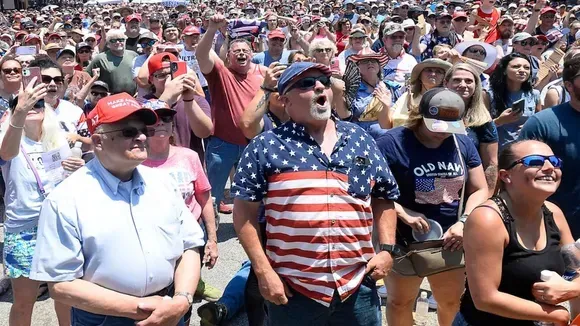 Thousands garther to hear Trump in South Carolina city