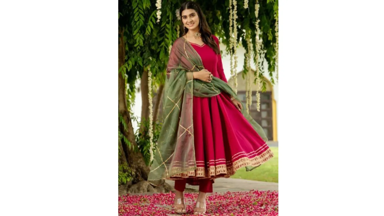 GoSriKi Regular Gotta Patti Kurta Set