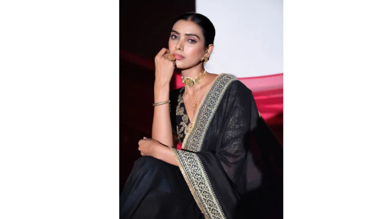 Sangria Solid Shimmer Saree
