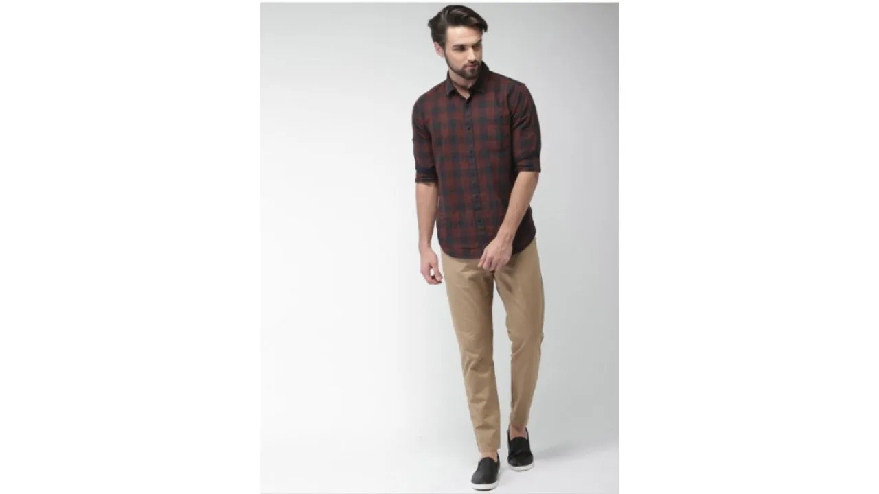  HIGHLANDER Men Khaki Tapered Fit Chinos 