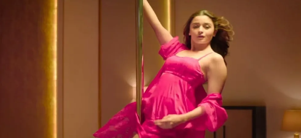 Alia bhatt hook up song dress hotsell