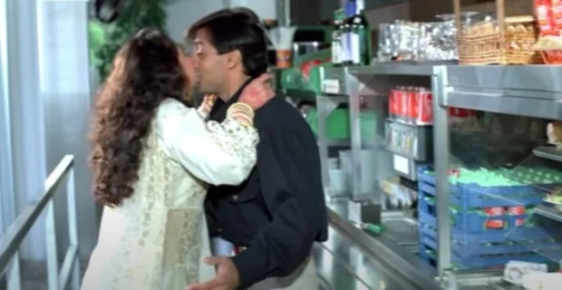 Salman khan onscreen kiss scene (1)