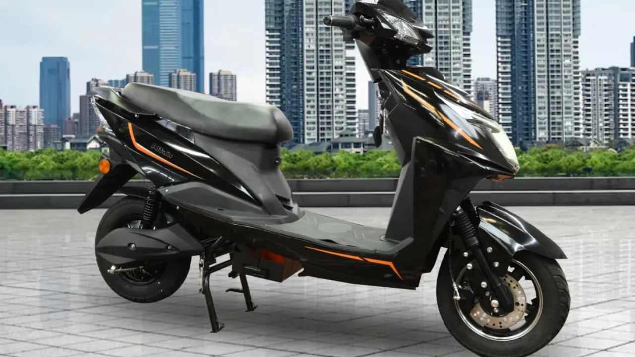 Green Udaan Electric Scooter for adults