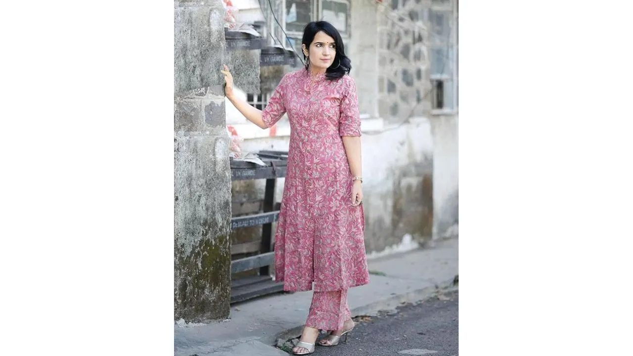ANNI DESIGNERWomen's Rayon Blend Kurta & Pant