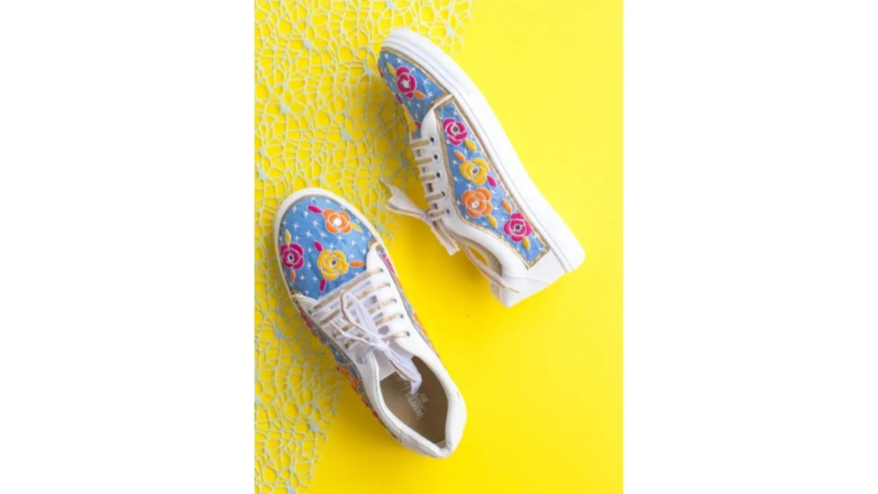 Women Textured Sneakers