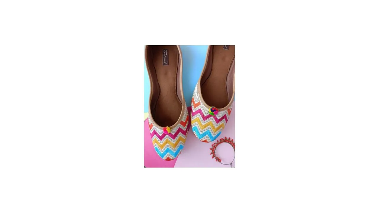 DESI COLOUR Women Multicoloured Woven Design Mojaris