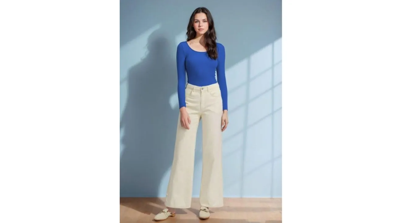 Women Solid Scoop Neck Top