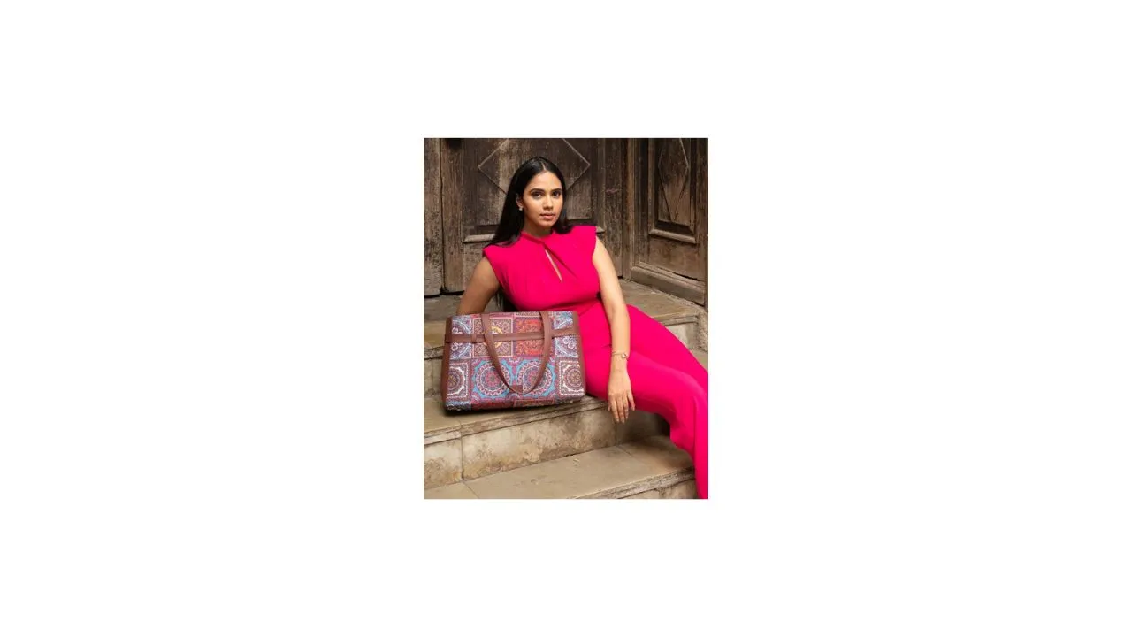 ZOUK Women Printed Structured Hobo Bag