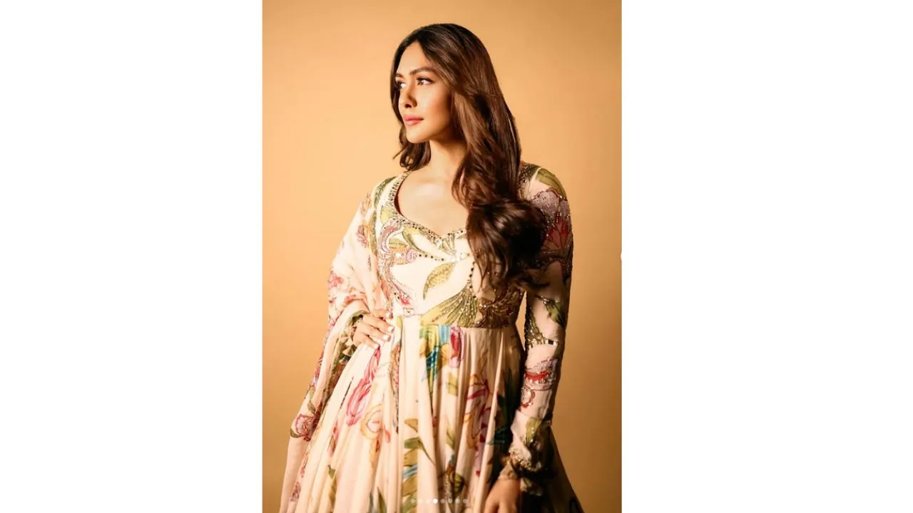 Mrunal Thakur Anarkali suit look