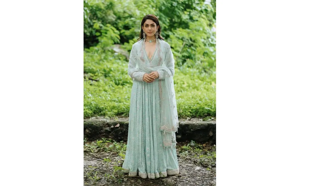 Mrunal Thakur anarkali suit designs