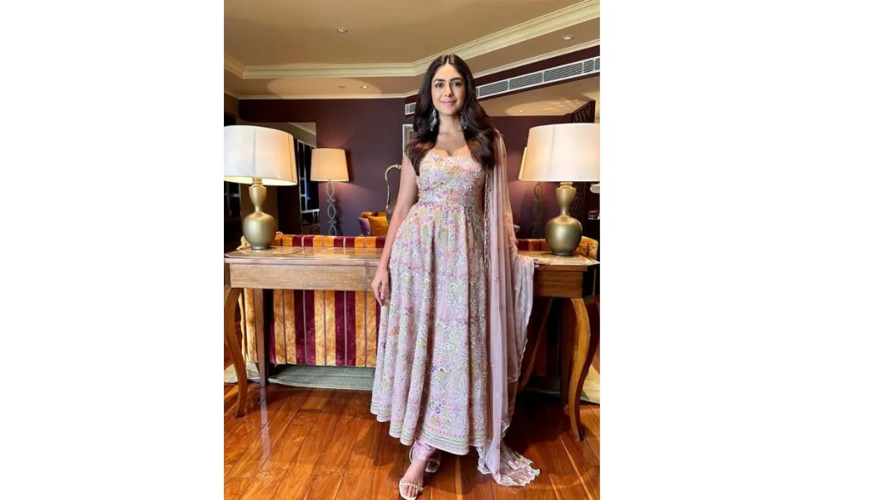 Mrunal Thakur anarkali suit styling tips