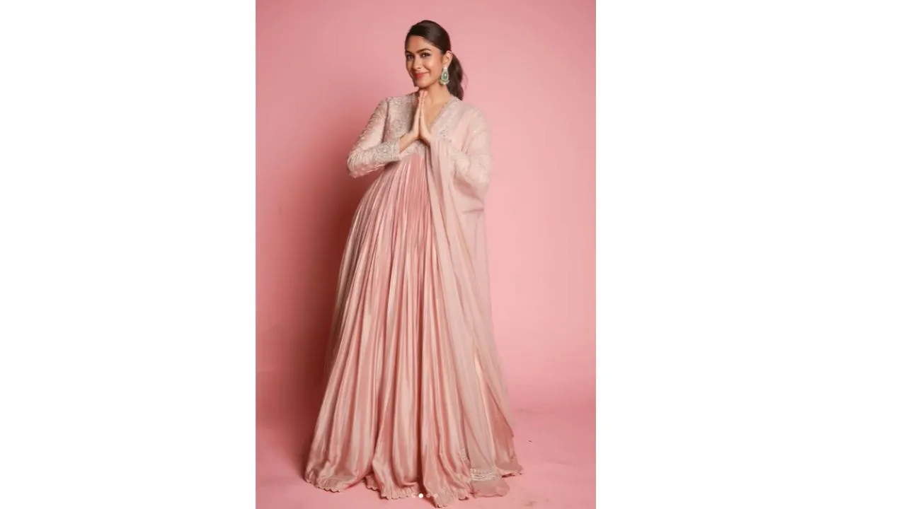Mrunal Thakur trending anarkali suits