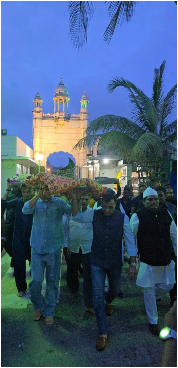 Akshay Kumar Haji Ali Dargah (2)