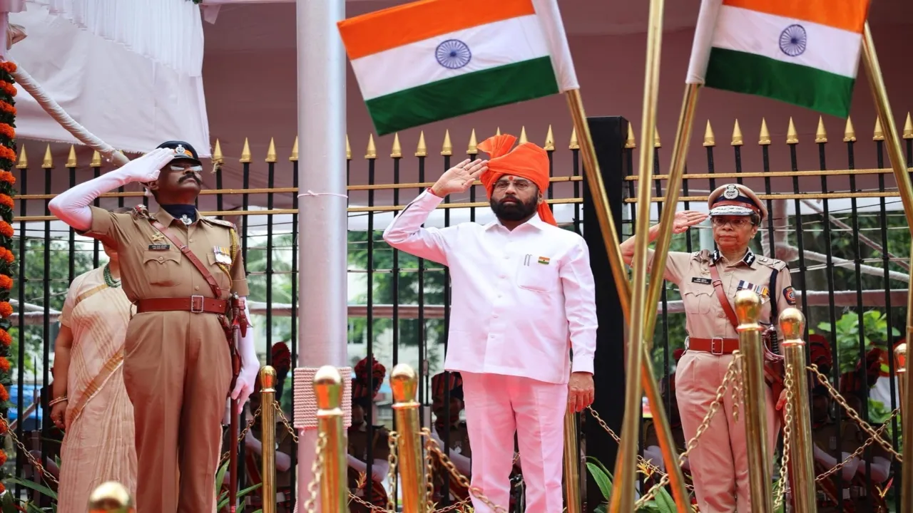 eknath shinde hoist flag