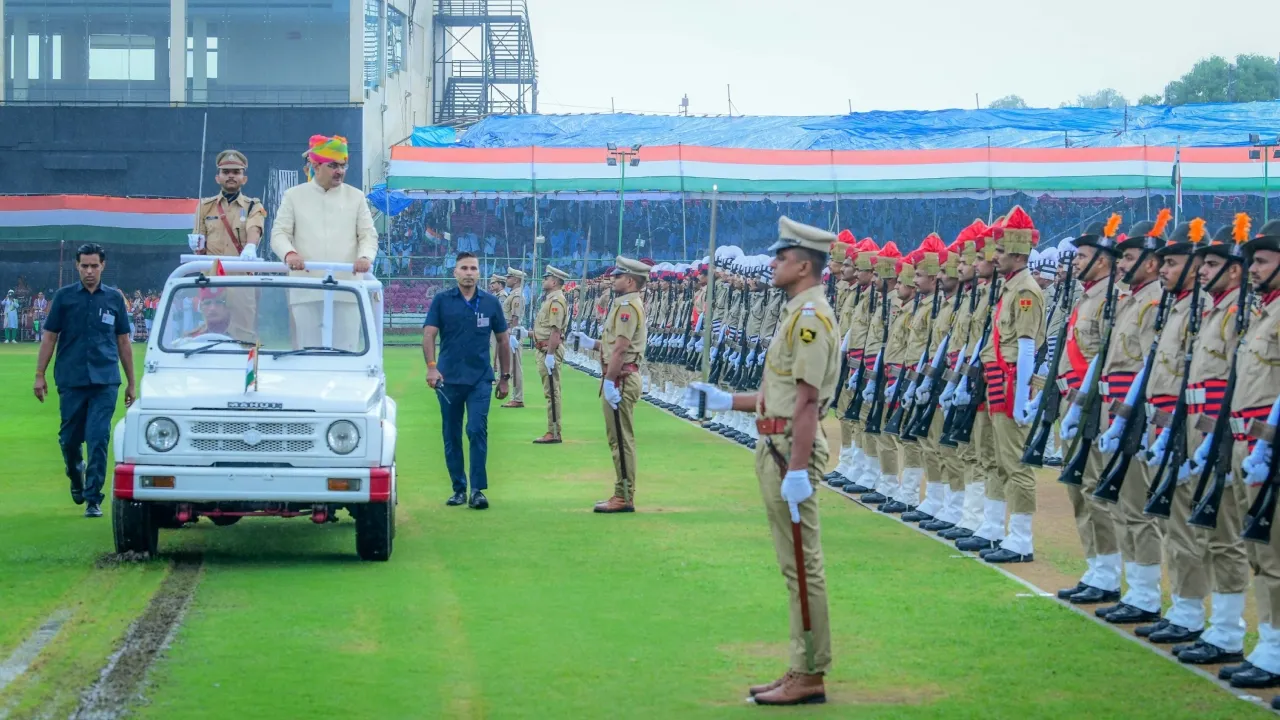 CM Bhajanlal hoist tiranga