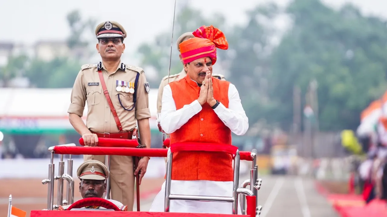 CM Mohan Yadav hoist tiranga