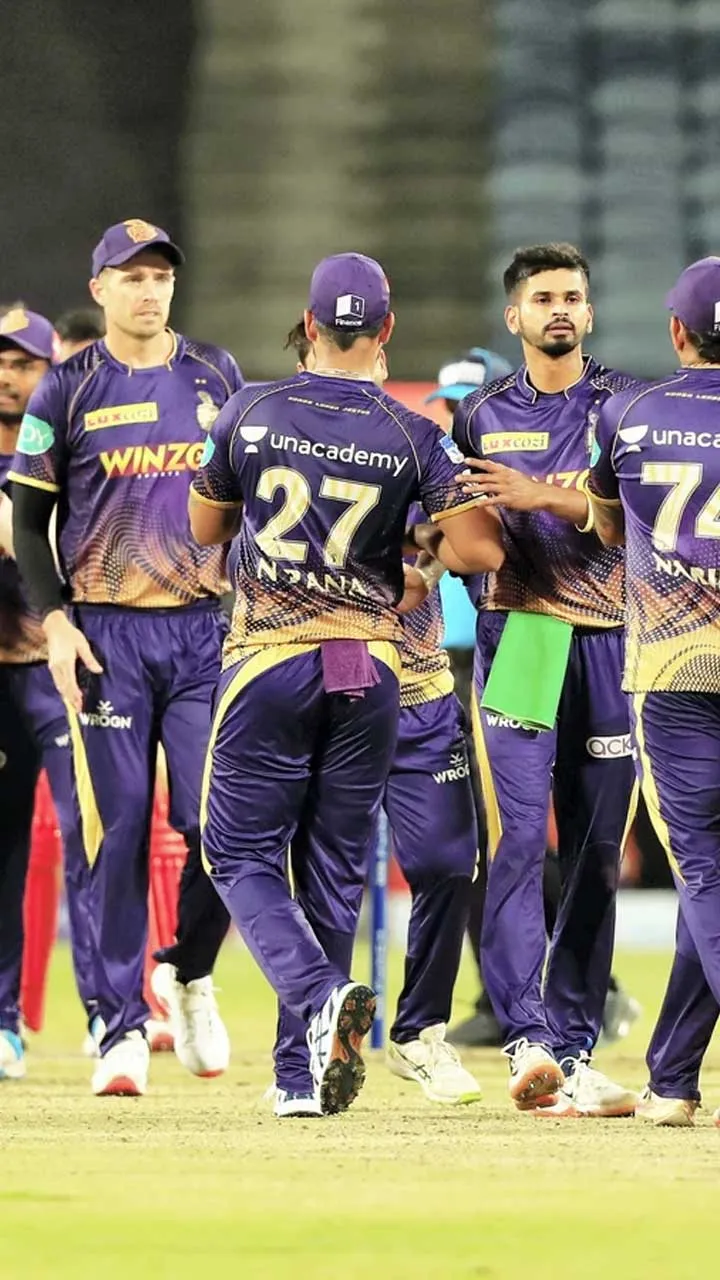 KKR आईपीएल में आज तक 2 बार 100 या इससे कम के टोटल पर ऑलआउट हुई है.
