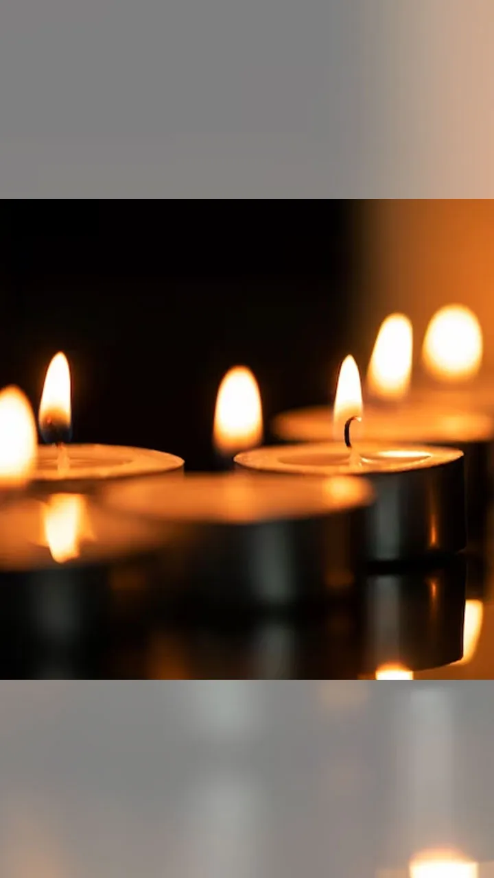 अखंड ज्योति जगाने के बाद माता से प्रार्थना करें कि पूजा की समाप्ति के साथ ही वह पूर्ण हो जाए.