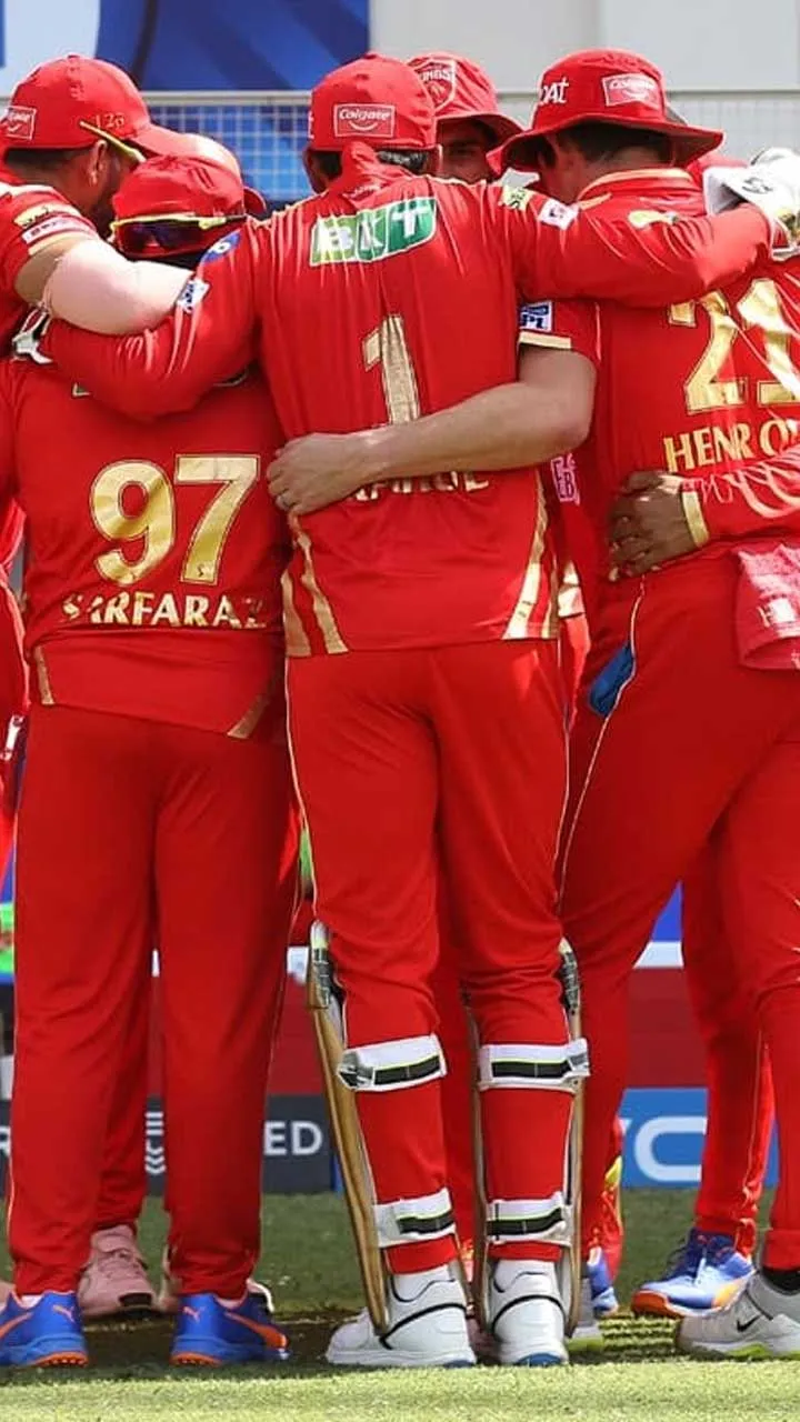 पंजाब किंग्स IPL इतिहास में 3 बार 100 से कम के टोटल पर ऑलआउट हुई है.