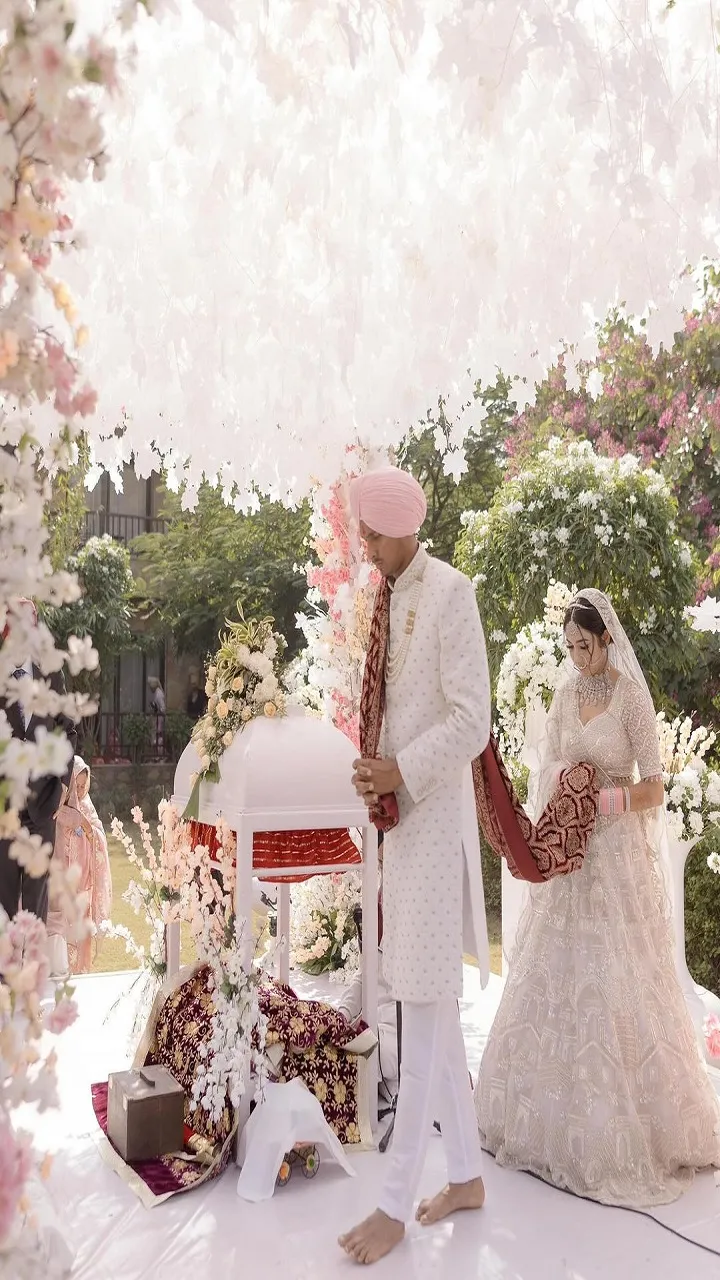 नवदीप ने अपने सोशल मीडिया अकाउंट से फोटो शेयर कर प्यारा सा कैप्शन भी लिखा है