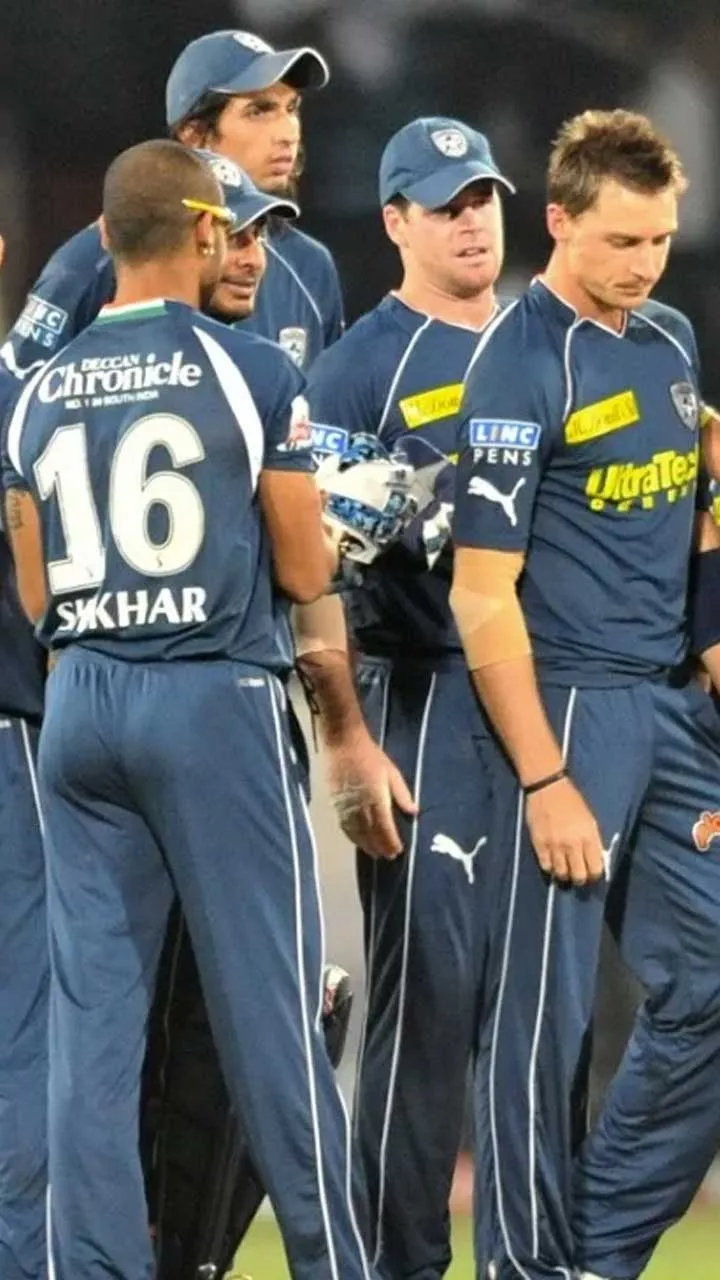 डेक्कन चार्जर्स अब IPL का हिस्सा नहीं है. ये टीम 3 बार 100 या उससे कम के स्कोर पर आउट हुई.