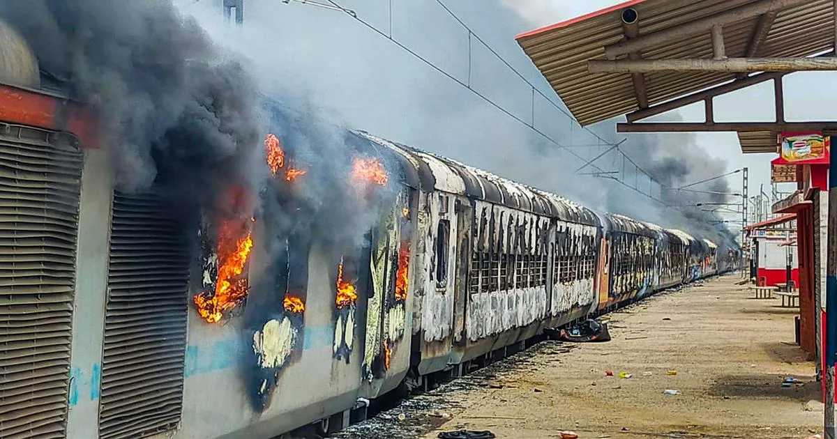 Agnipath protests: One dead in Secundarabad, five trains set ablaze in  three states