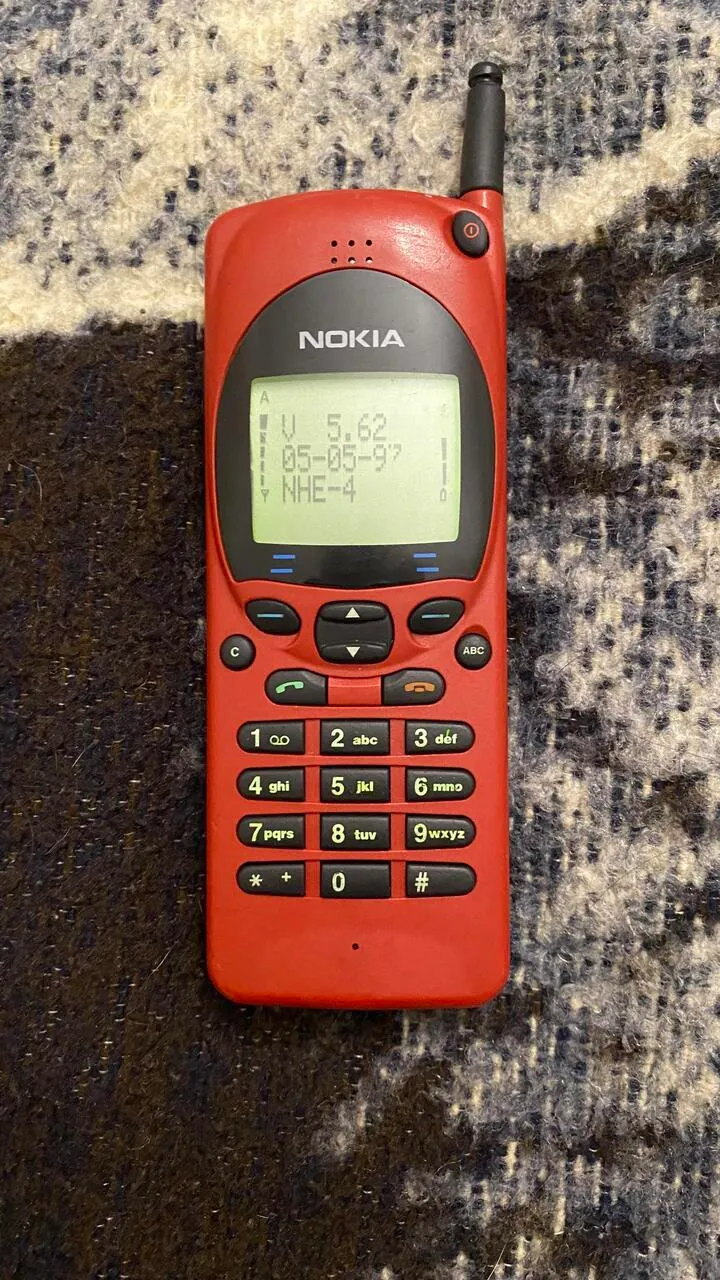 After Nokia 2110 के बाद इन कंपनियों ने लॉन्च किए फोन.