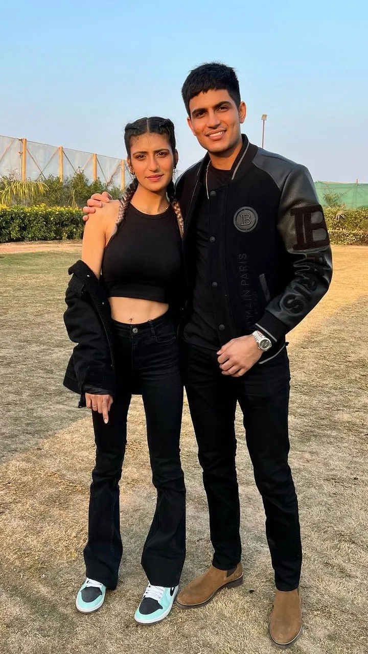 शुभमन गिल की बहन का नाम शहनील गिल है और वह सोशल मीडिया पर काफी एक्टिव रहती हैं.
