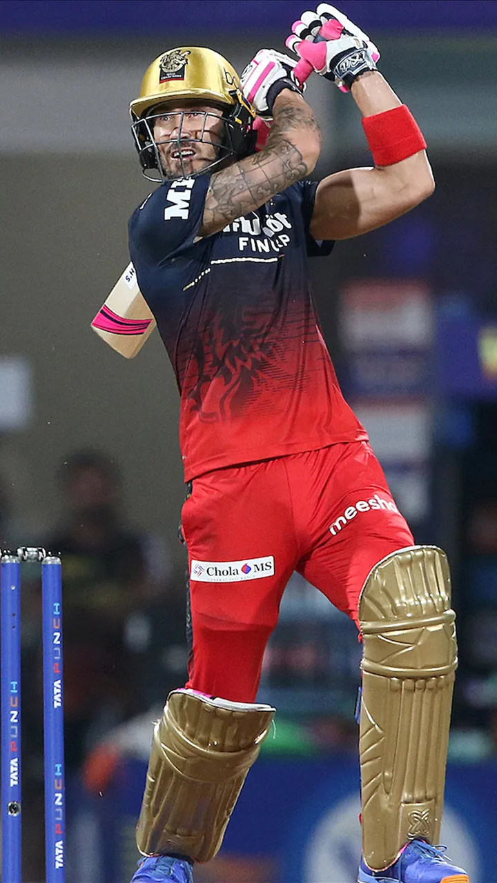 IPL 2022 में RCB की कमान फाफ डु प्लेसिस को सौंपी गई. मौजूदा समय में वहीं टीम की कमान संभाल रहे हैं.