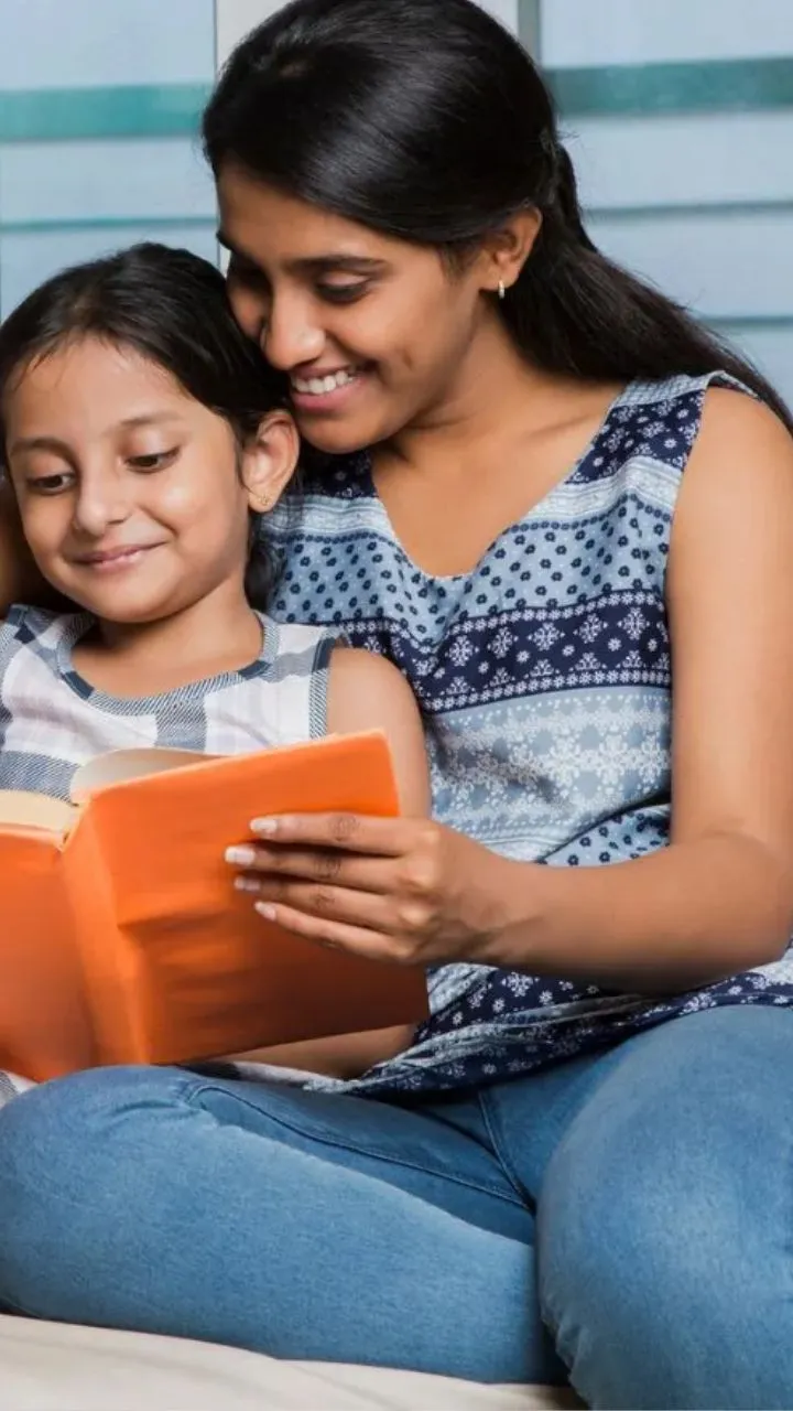 आइंस्टीन के अनुसार बच्चे को बुद्धिमान बनाना चाहते हैं तो उसे फेयरी टेल्स यानि कहानियां जरूर सुनाएं.