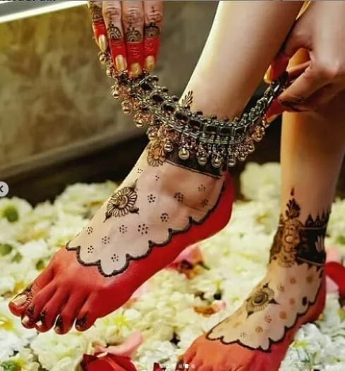 Sawan 2021: हाथ और पैरों को आलता से ऐसे सजाएं, देखें नए डिजाइंस | sawan  2021 latest alta designs on internet bgys – News18 हिंदी