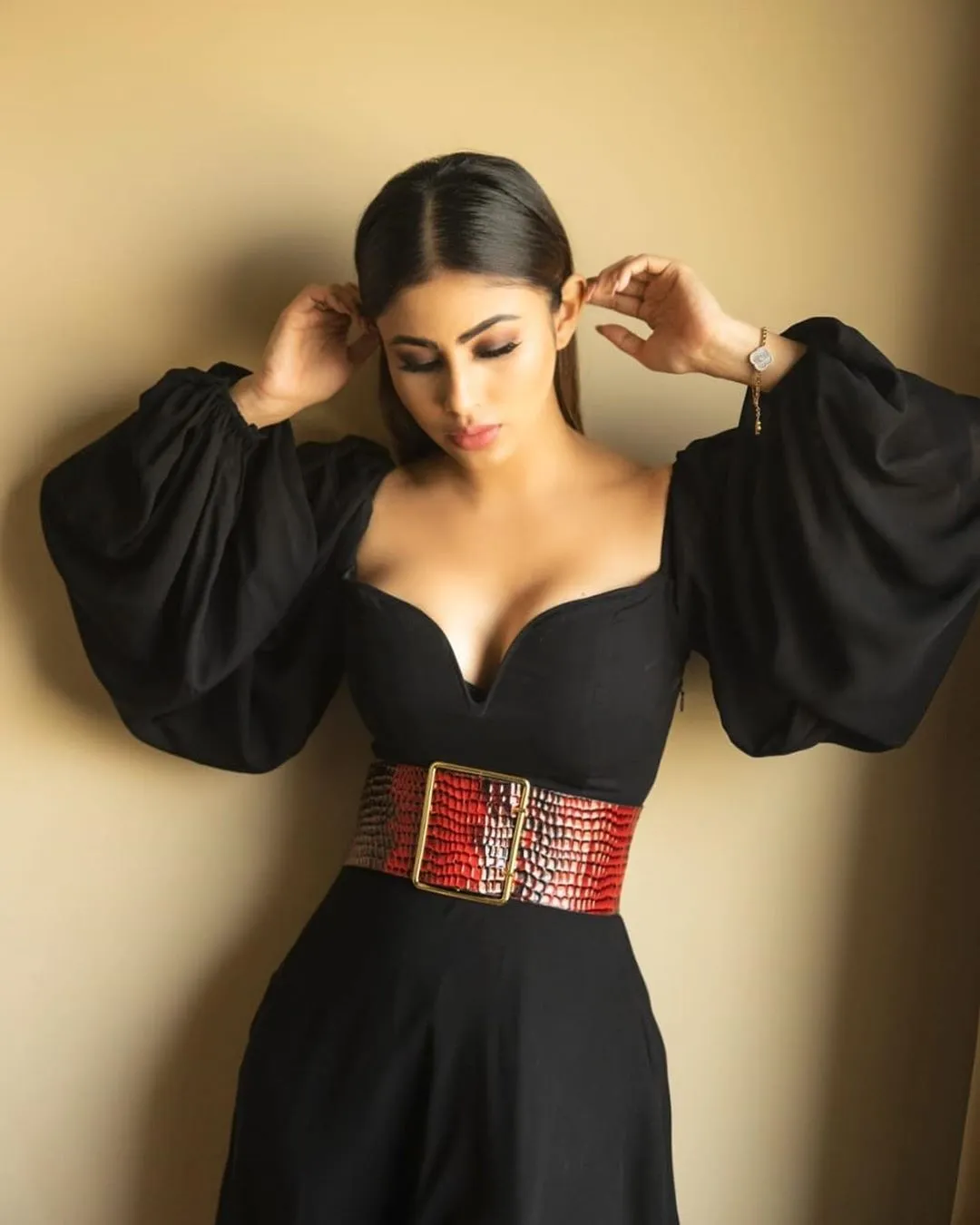 mouni roy 